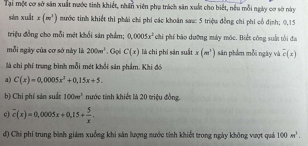 Tại một cơ sở sản xuất nước tinh khiết, nhẫn viên phụ trách sản xuất cho biết, nếu mỗi ngày