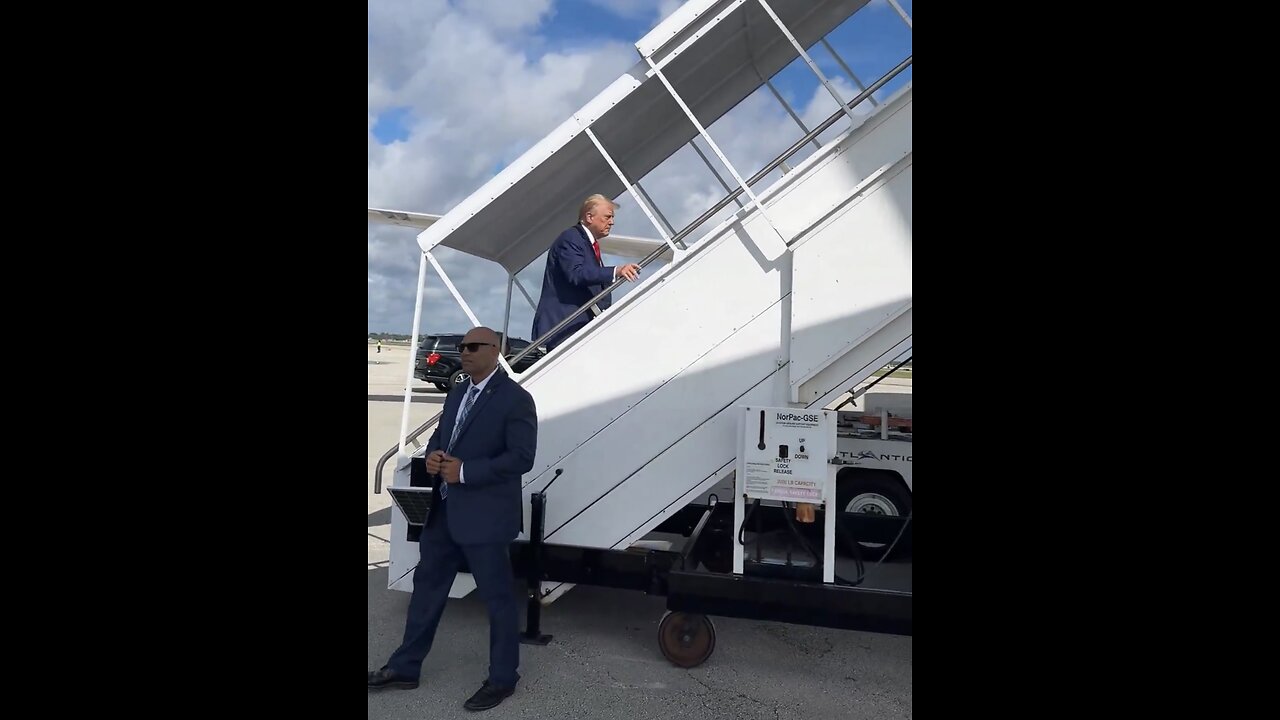 TRUMP❤️🇺🇸🥇🪽DEPARTS ON TRUMP FORCE ONE🤍🇺🇸🏅🪽🛫FOR MICHIGAN💙🇺🇸🏅🪽🛫⭐️