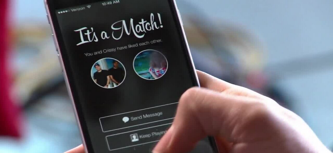 Tinder offer new feature alerting 'hateful' messages