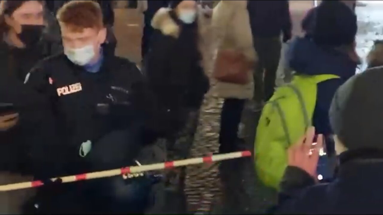 German police start measuring distances between people