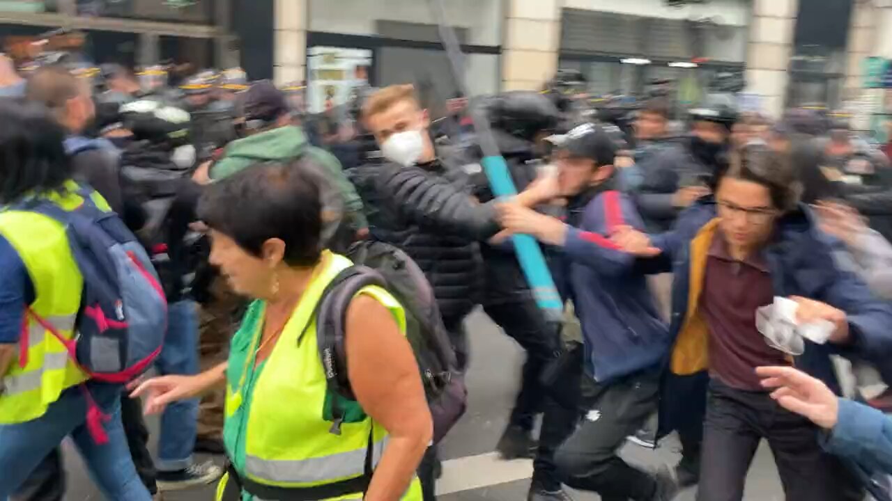 Macrons minions begin to assault the French people who disagree with the government