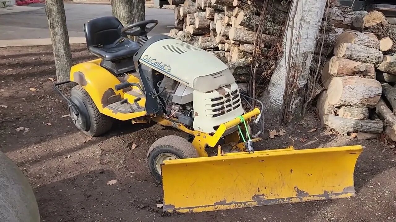 2002 Cub Cadet 3204 Garden Tractor - walk around