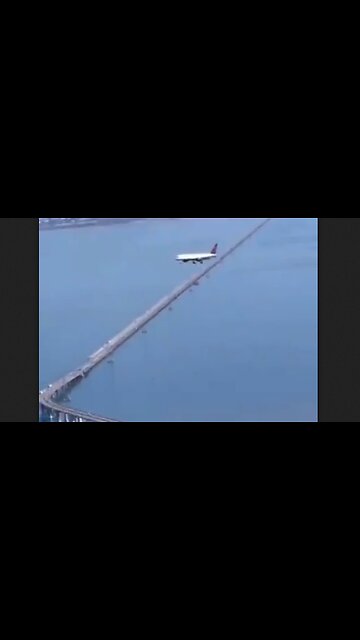 Plane frozen in the air over San Francisco bay was filmed by a passenger