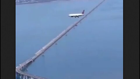 Plane frozen in the air over San Francisco bay was filmed by a passenger