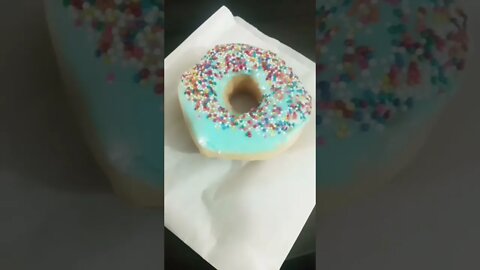 trying this new donut I got fir free. shout out to bestie donuts for great customer service😇🧿👑