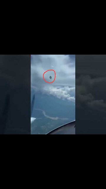 UFO filmed from Plane Window
