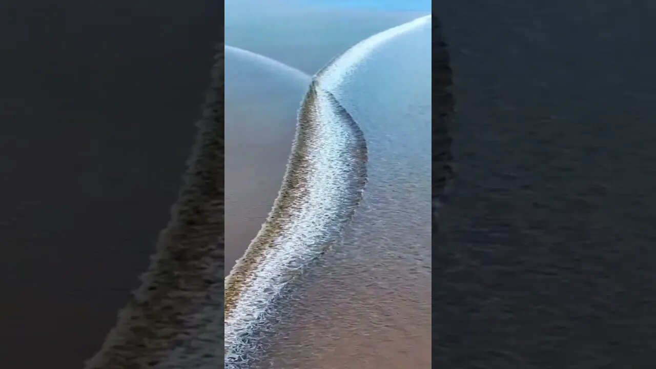 A beautiful encounter A meeting of two waves සුන්දර හමුවීමක් රළ දෙකක හමුවීමක් एक खूबसूरत मुलाकात