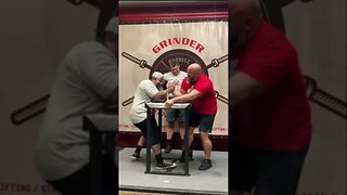 Armwrestling for an Armlifting tiebreaker! #armlifting #armwrestling