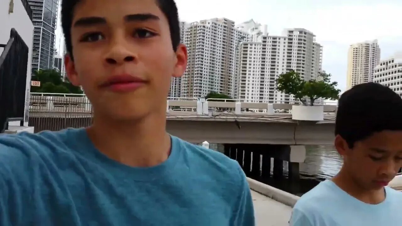 AWKWARD VLOGGING IN MIAMI (re-upload)