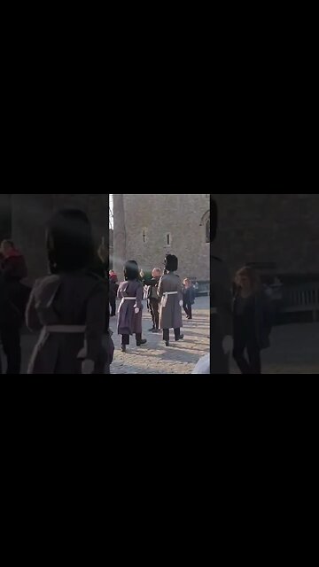 Guard shouts at tourist make way #toweroflondon