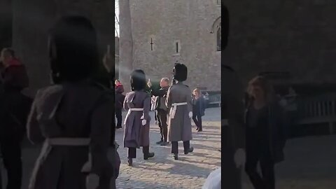 Guard shouts at tourist make way #toweroflondon