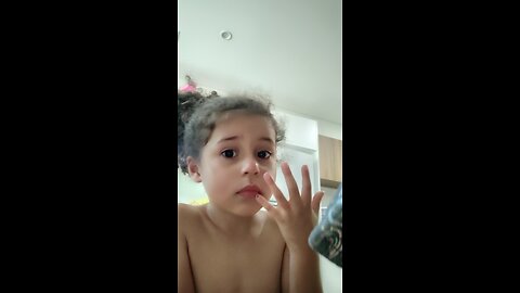 Filha bilíngue misturando inglês e português