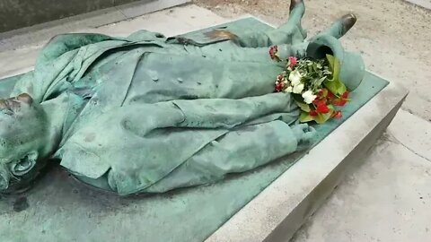 2k Pere Lachaise graveyard Paris