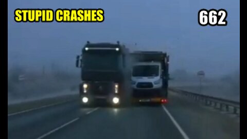 Редактировать Stupid driving mistakes 662 (December 2021 English subtitles)