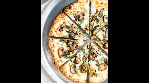 Mushroom pizza