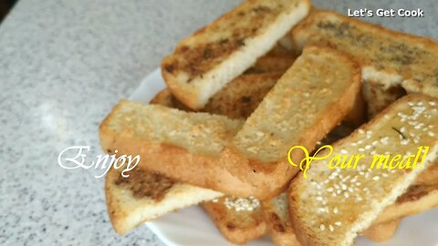 Perfect Homemade Garlic Bread (4 Ways)