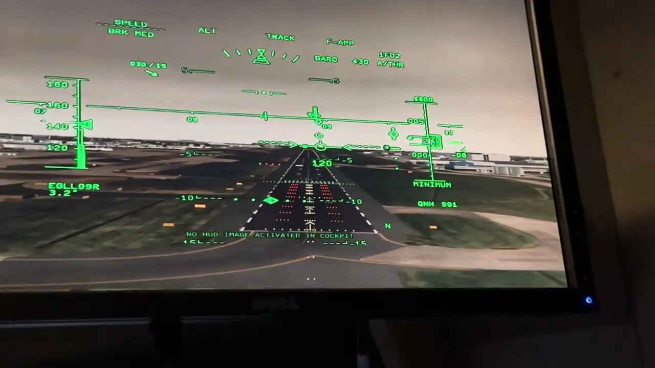 16 novembre 2023 - Manual cross wind landing on A350 through the HUD