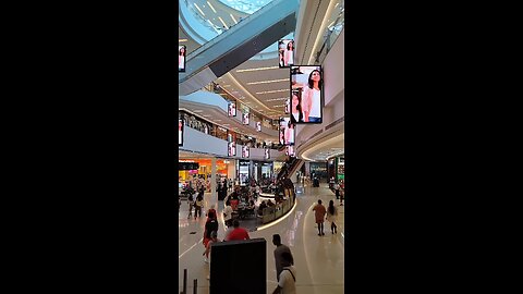 Dubai Marina Mall Dubai #dubaimarina #dubai #dubailife #dubaimall #dubaicity #dubaivlog