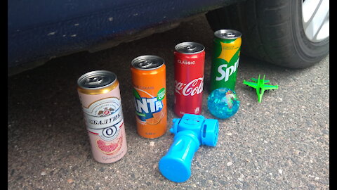 EXPERIMENT: Машина vs Coca-Cola /// Давить хрустящие и мягкие вещи на машине.