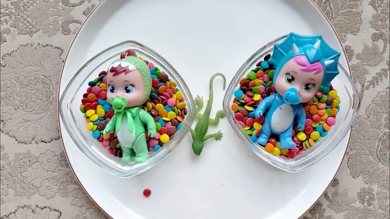 ASMR Satisfying - Color Bathtub Mixing Rainbow Candy with Baby - Cutting Video - M&M- Relaxing Sound