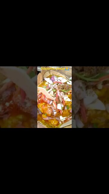 special samosa देखो 😱#viral #streetfood #foodshorts #blogs #funny #samosachaat #shorts #newfoodvlog