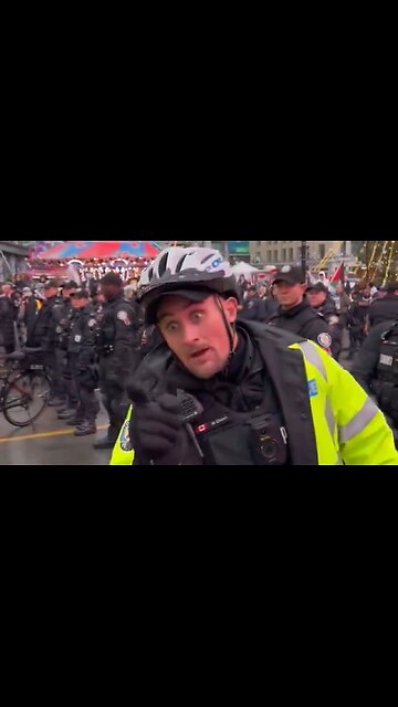 Toronto Police Orders Counter-Demonstrator To Stop Waving Canadian Flag To Pro-Palestine Protesters