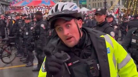 Toronto Police Orders Counter-Demonstrator To Stop Waving Canadian Flag To Pro-Palestine Protesters
