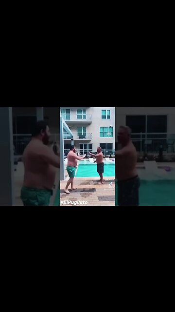 PELEA DE PAPÁS #pelea #elpugilato #peleacallejera #piscina #ufc #mma #peleas