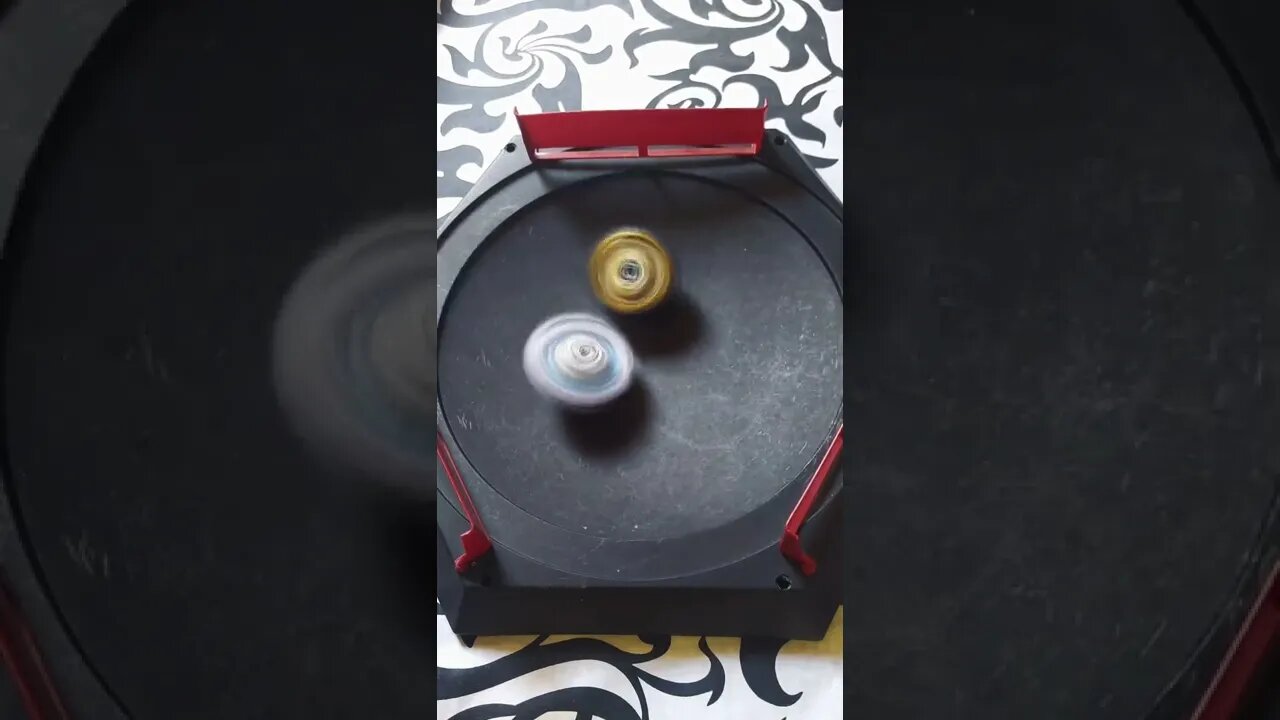 batalha de beyblade fafnir vs longinus (quem venceu essa? 🤔😎)