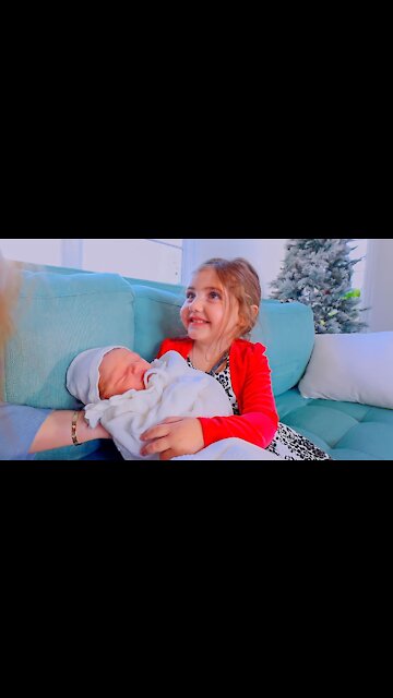 ANASALA FAMILY Mila is the first time she sees her baby brother ❤️ (surprised us 😢) ❤️ (😢)