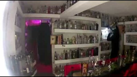 덴마크에 있는 세상에서 가장 비싼 보드카병이 도난당했습니다.