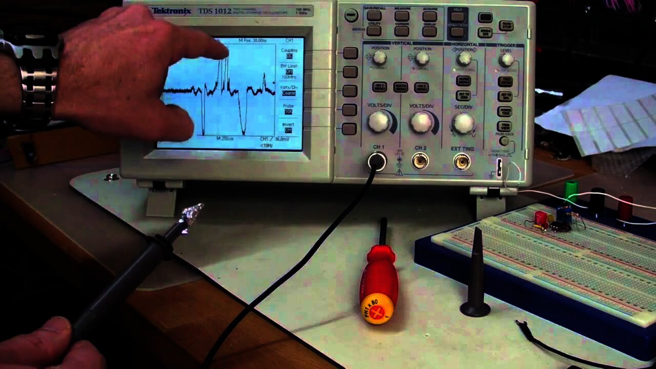 EEVblog #162 - Ceramic Capacitor Piezoelectric Effect on an Oscilloscope