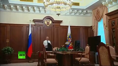 プーチン大統領が執務室から外に出るまで