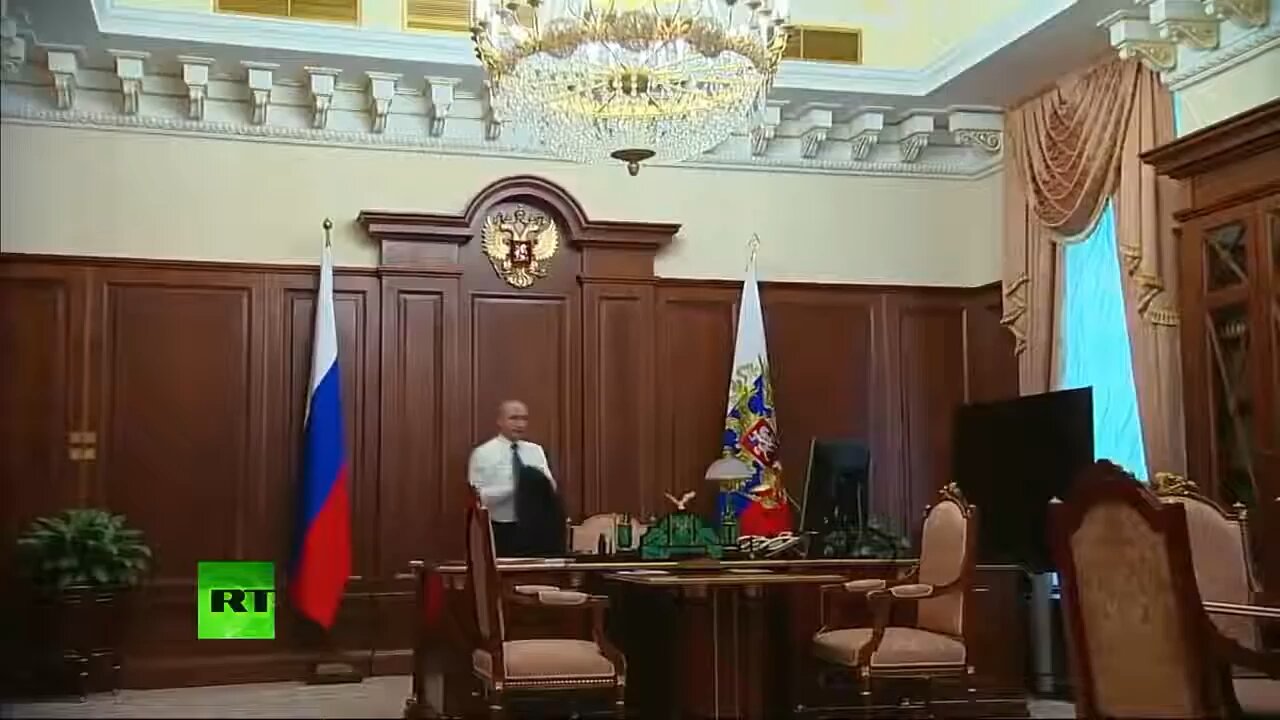 プーチン大統領が執務室から外に出るまで