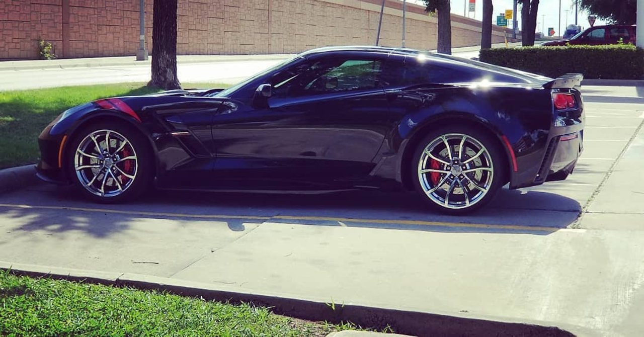 Corvette doing Doughnuts