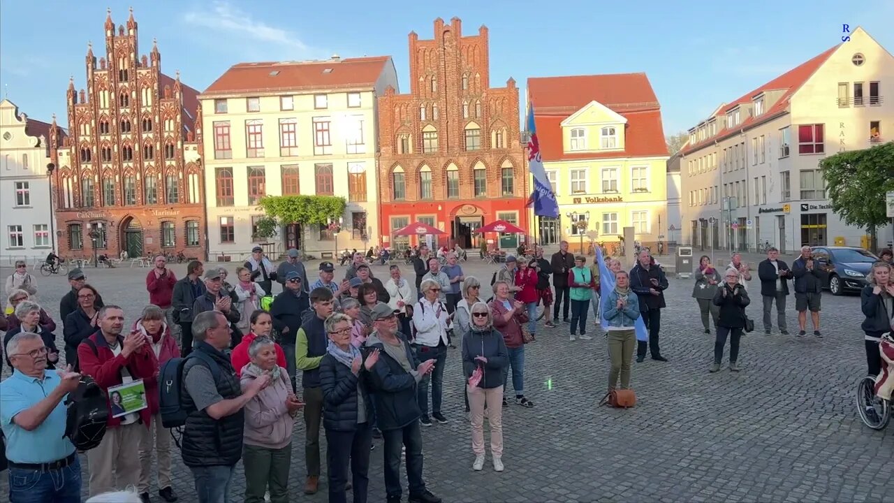 Greifswald - Katrin mit einer Rede 22-05-2023