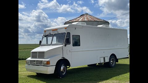 30' Chevrolet Food Truck with 2023 Kitchen Build-Out with Lift Gate for Sale in Iowa!