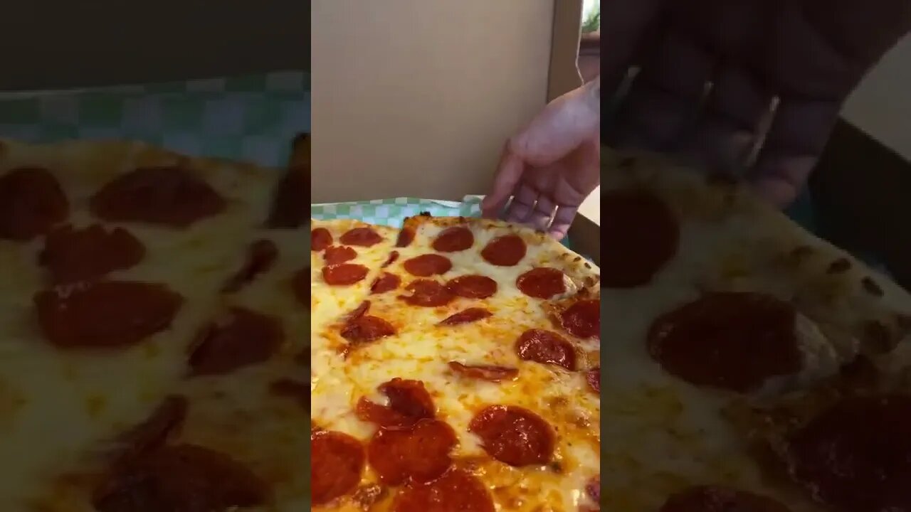 Ooooooooo this is niiiiice | @barneysbeanerypasadena on IG 🍕🇧🇬 #shorts