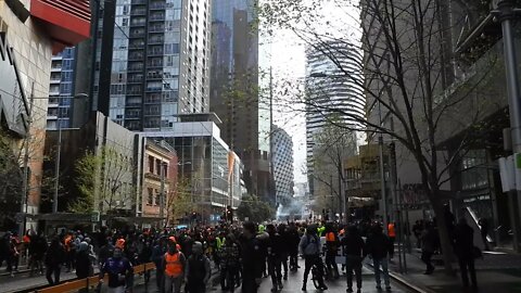 ALLEGED EXPLOSION FIRED IN CROWD - #CMFEU #MELBOURNE 21/09/21