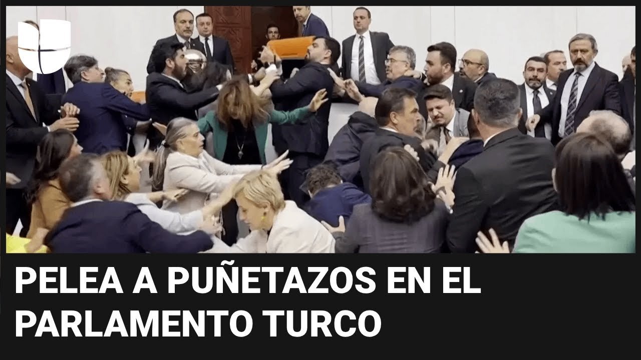 Pelea a puñetazos en el parlamento de Turquía deja varios heridos