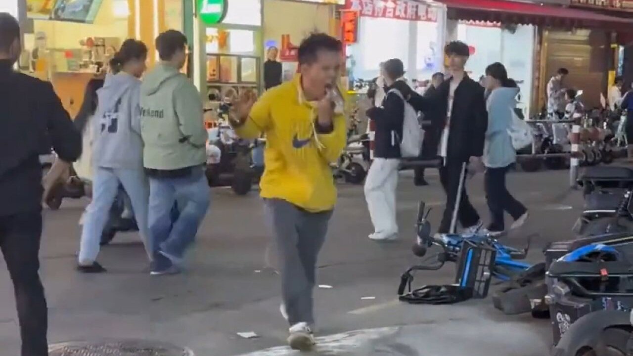Asian Dude Left His Wife For Another Woman… Outraged To Learn His Sidepiece Is No Longer Interested