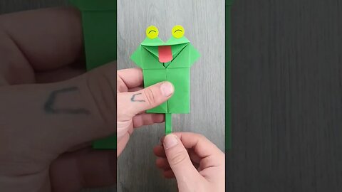 Orgami fun paper talking frog toy with Ski #origami #diy #paper #frog #kermit #papercraft #fun