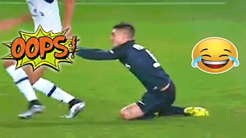 Top 20 funny moments in football tray to make some smile