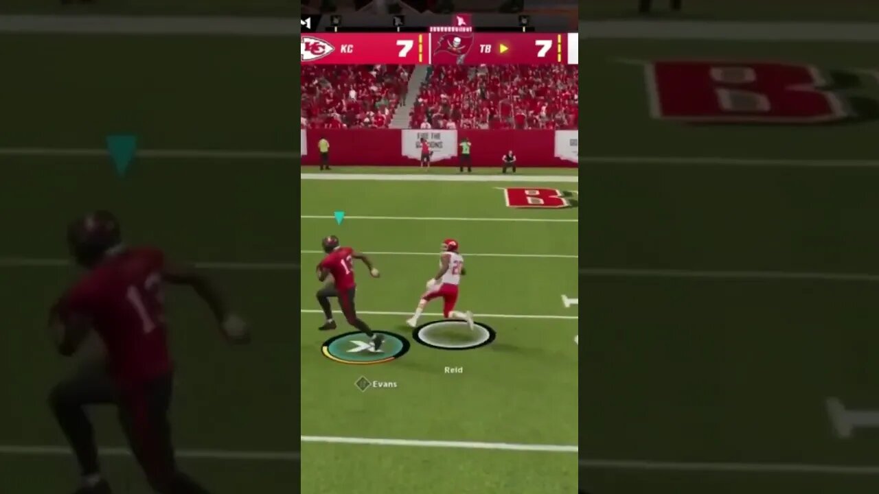 MIKE EVANS INSANE HURDLE IN MADDEN 23!! #drw15