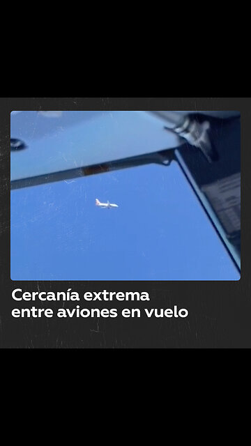 Un piloto muestra en pleno vuelo lo cerca que pasan los aviones entre sí