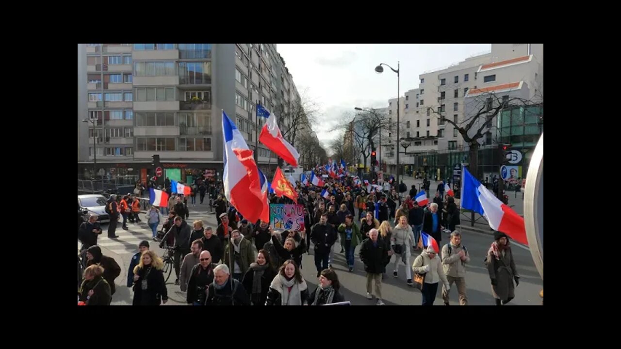 Manifestation contre la pass vaccinal place de Barcelone à Paris le 19/02/2022 - Vidéo 2