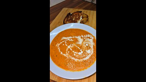 Roasted tomato soup with grilled cheese 🍅 🧀 🥖