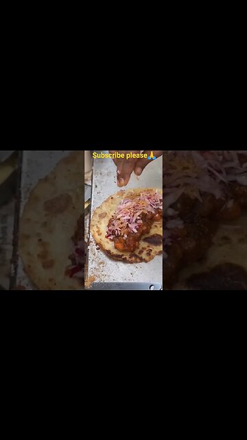 veg roll देखो 😱#viral #streetfood #blogs #foodshorts #funny #youtubeshorts #shorts