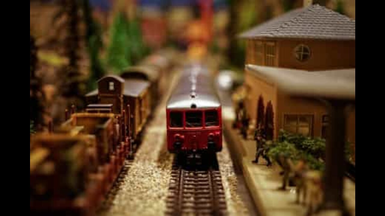 Lelujuna tuo juomat keittiöstä sohvalle