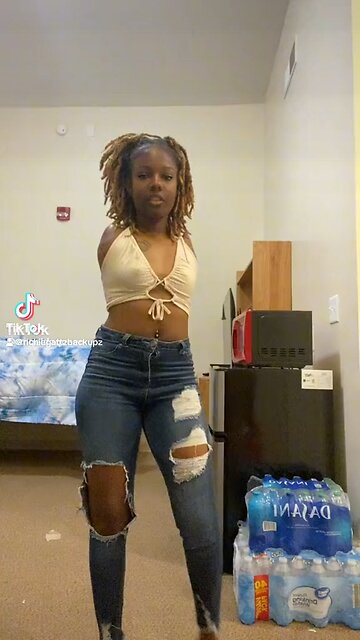 I wonder if she need to wear deodorant